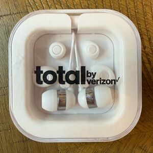 Total by Verizon White Earbuds